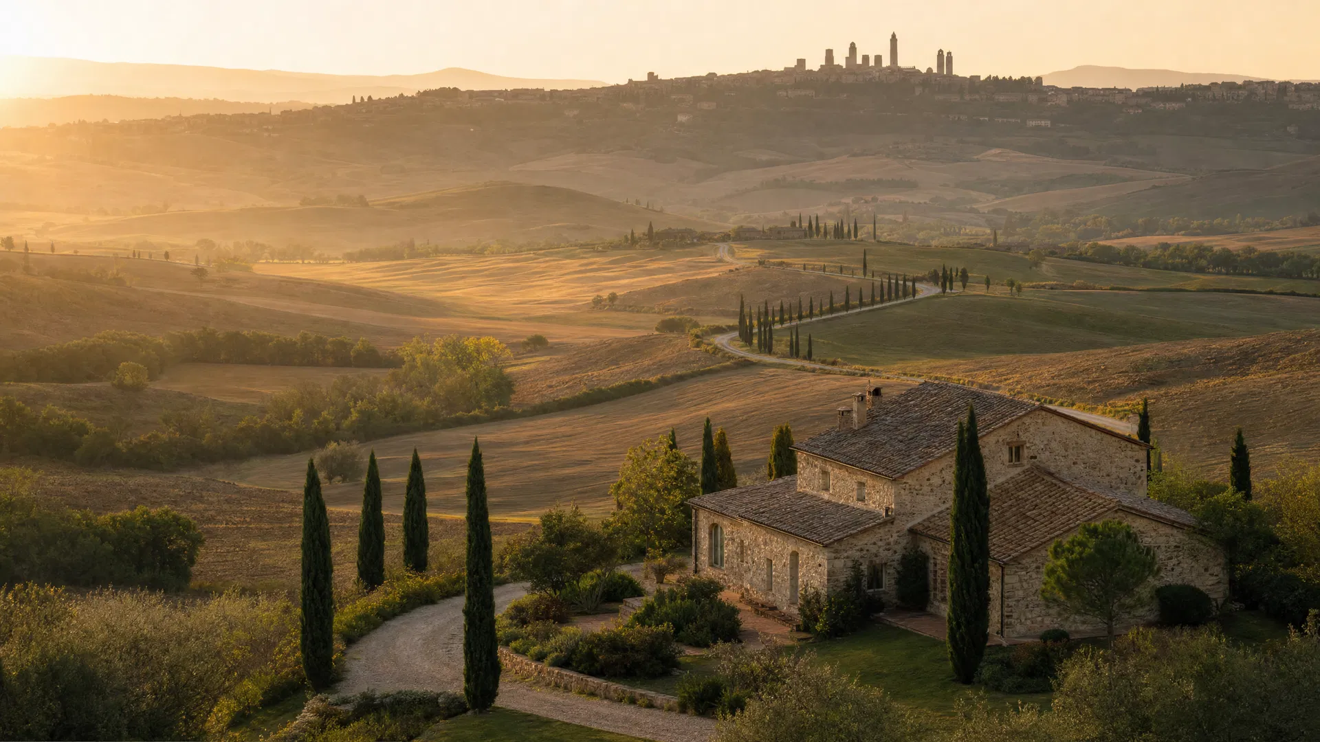 Casale in pietra, viale di cipressi e paesaggio collinare